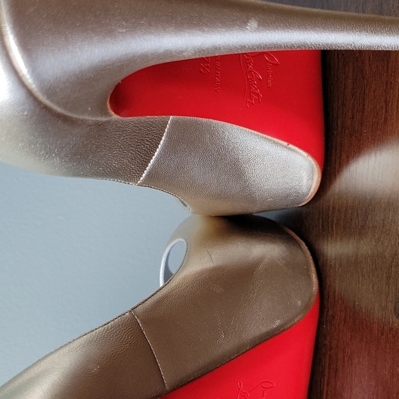 Christian Louboutin gold peep toe pump - Picture 6 of 9